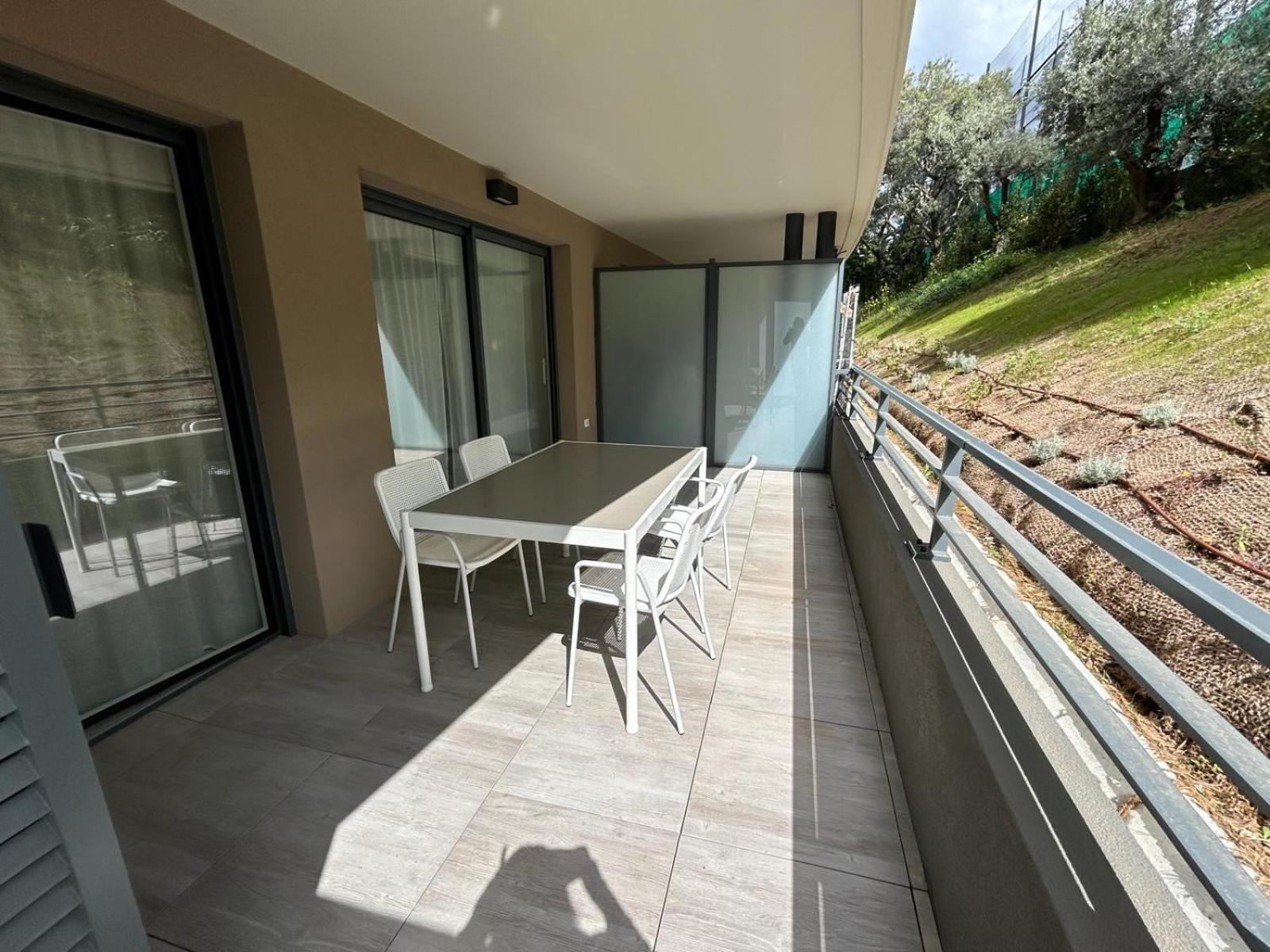Fabron Hills Appartement